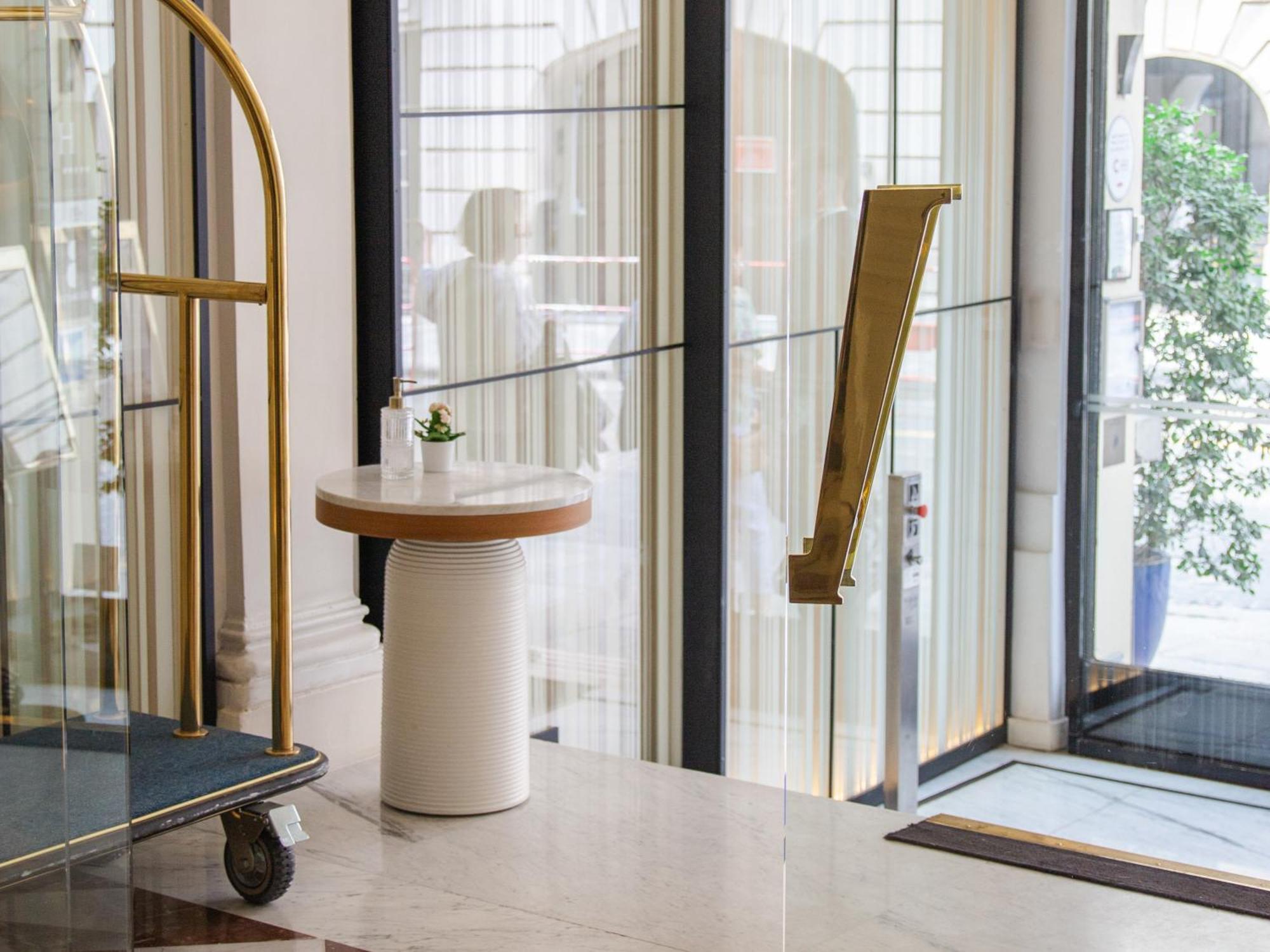 Vernet Champs Elysees Hotel