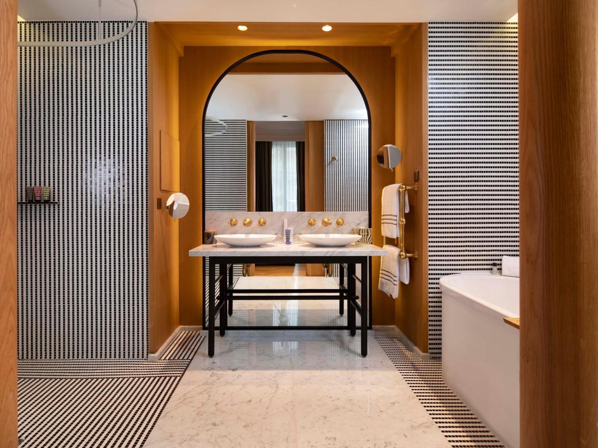 Hotel Vernet Champs Elysees 5*