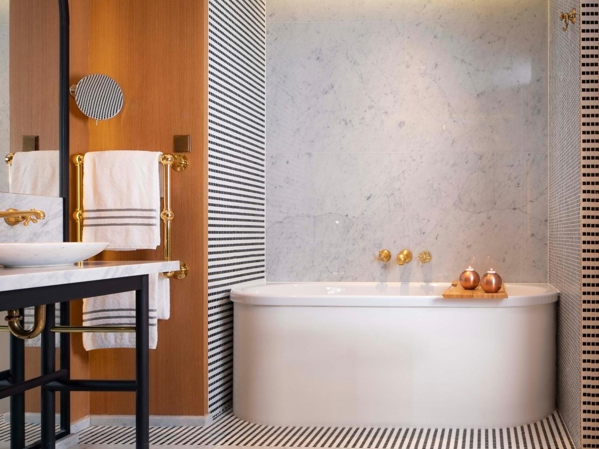 Vernet Champs Elysees Paris